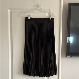 Tahari Women’s Black Pleated Midi Skirt